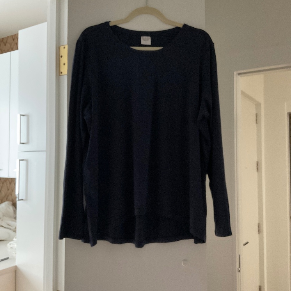 Athleta women’s long sleeve shirt